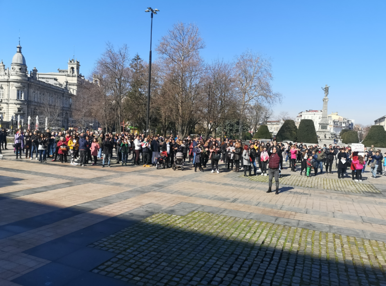 Протест под надслов Не на двойния аршин! организираха 4 от танцовите школи в Русе