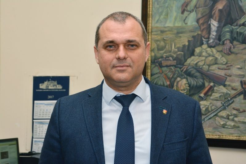 Водачът на листата на ВМРО в Русе Искрен Веселинов  ще участва тази вечер в публицистичното  предаване на БНТ 1 “Референдум”. 