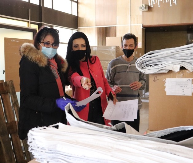 Повече от 120 000 маски и над 2100 литра дезифектанти бяха разпределени по общините в област Русе