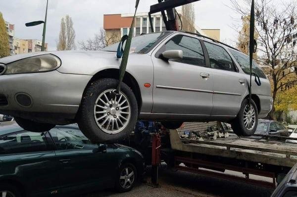 Собствениците на 73 изоставени автомобила в Русе имат краен срок за преместването им от градските улици
