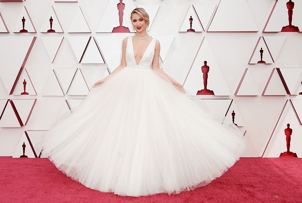 Мария Бакалова с дълбоко деколте  в рокля на принцеса на Оскарите 