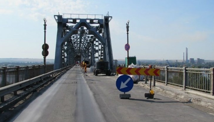 От 26 до 29 април за 4 часа през нощта ще се спира движението по Дунав мост при Русе