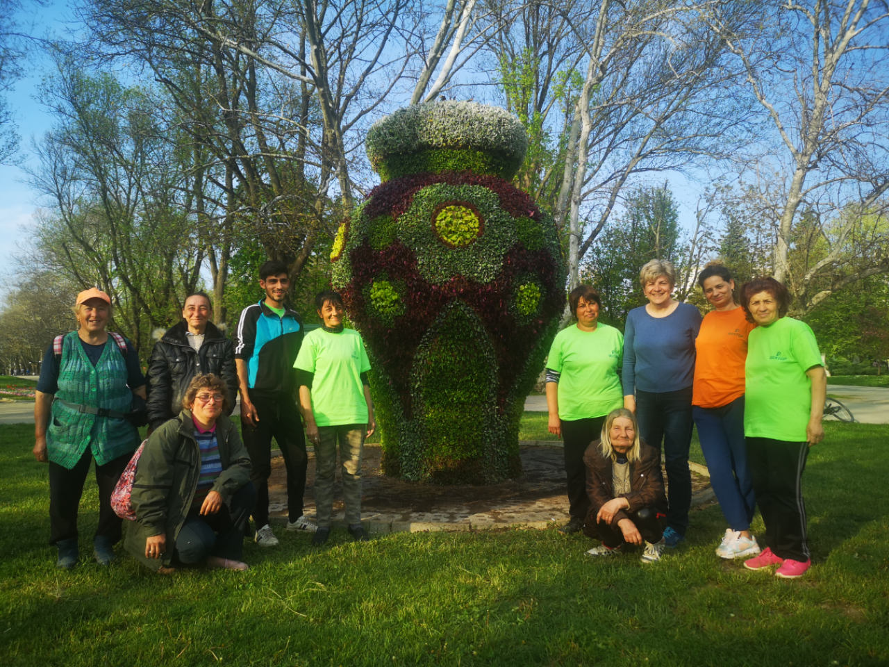 С 30 000 стръка за 3 дни  зацветиха Вазата в Парка на младежта с флорална украса
