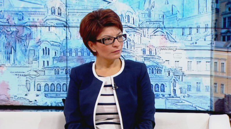 Десислава Атанасова: Всяка минута работа на този парламент носи вреди