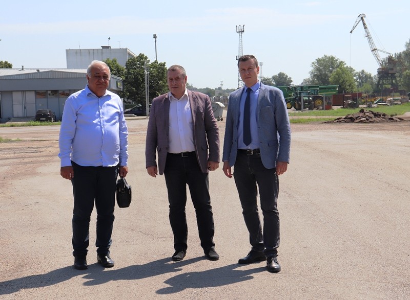 Областният управител  Борислав Българинов ще разговаря с колегите си в Румъния за увеличаване на трасетата за обработка  на камиони