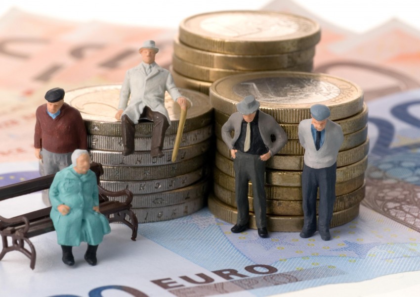  4000 българи са купили 69 века стаж за пенсия