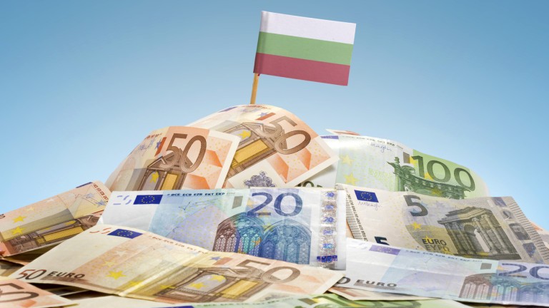 Стив Ханке: Процесът за влизане на България в еврозоната намирисва на измама 