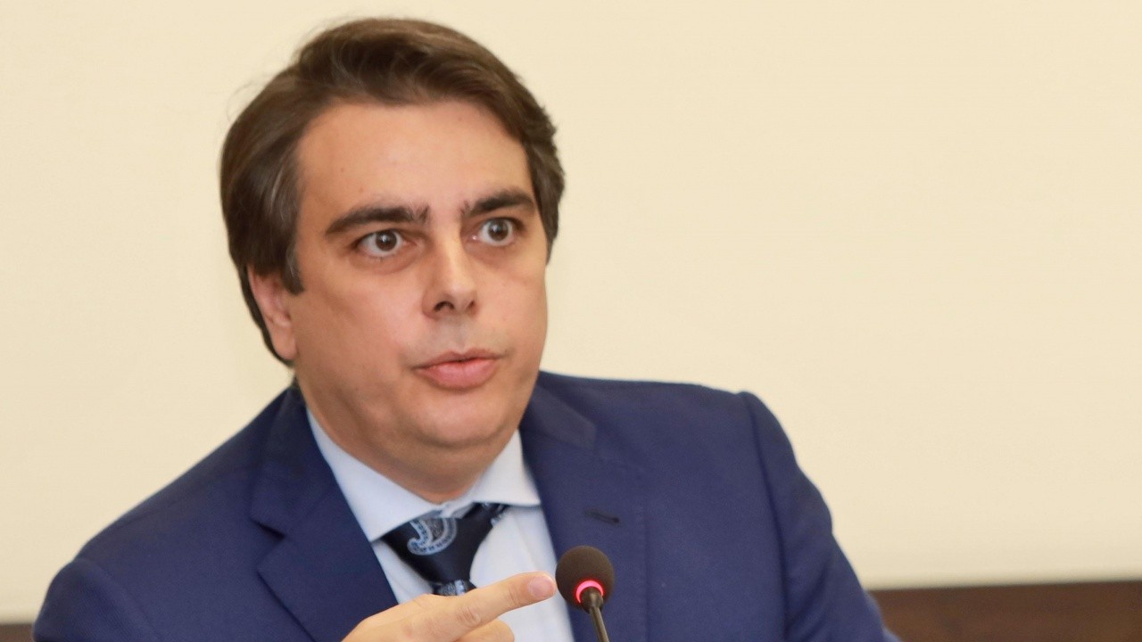 Асен Василев обясни защо не е приел предложението на Слави 