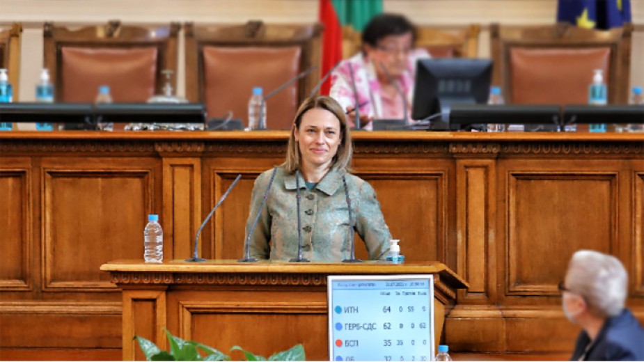  Ива Митева отново е председател на Народното събрание