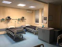 Леглата за лечение на пациенти с COVID-19 в болниците в Русенско от днес са двойно намалени