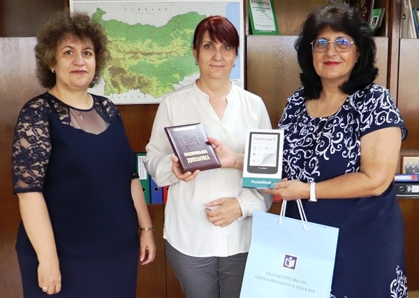 Моника Цанева от училището по европейски езици бе удостоена  с национална диплома