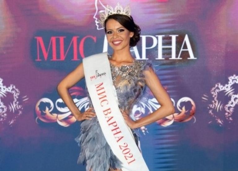 Стефани Карова бе избрана за „Мис Варна“ 2021
