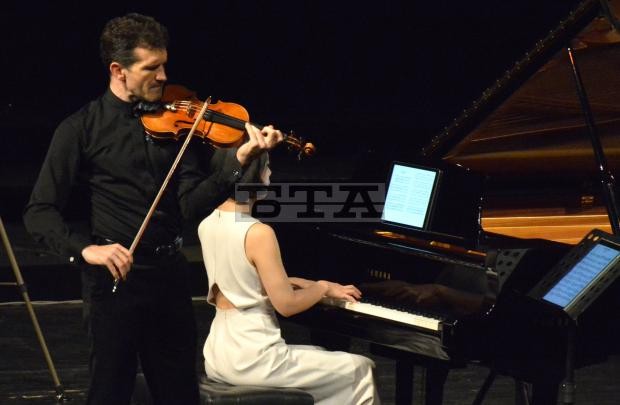 С 10 биса цигуларят Светлин Русев потопи русенската публика в света на музиката 