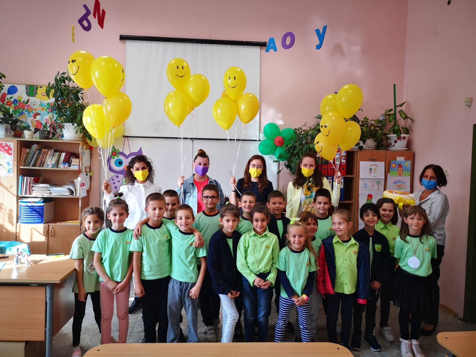 Клиника Дукови следва създадената вече традиция да зарадва деца в Деня на усмивката