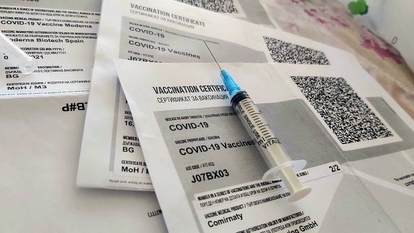 Предпоследната по ваксинация Румъния се затваря за неваксинирани българи
