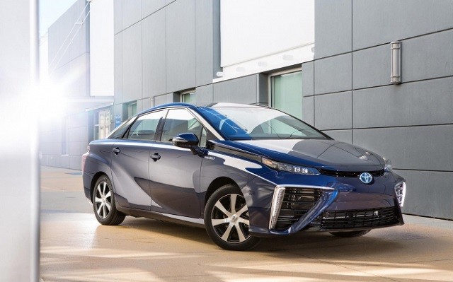 Toyota Mirai с пълен резервоар с водород успя да измине рекордните 1359.9 км.