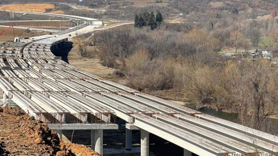 Повече от 10 души са арестувани заради злоупотреби при строителството на 