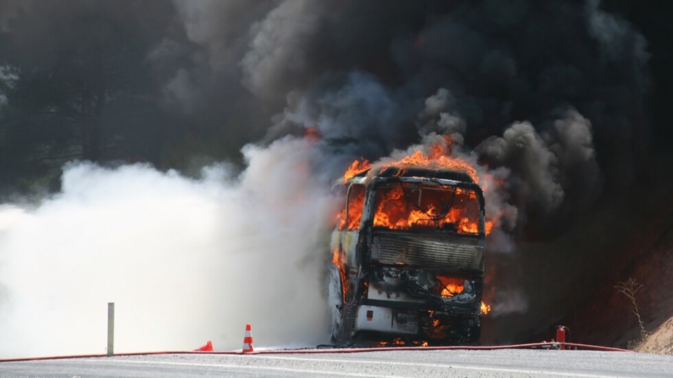 При пожар в автобус загинаха 45 човека на автомагистрала Струма