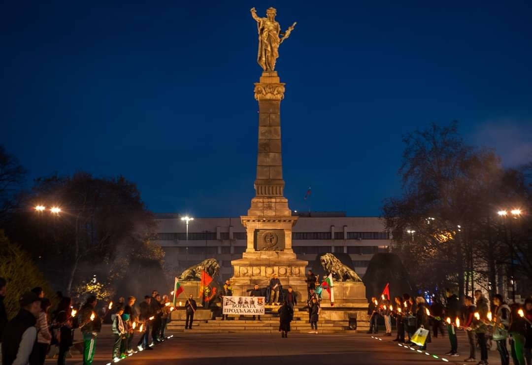Факелно шествие на ВМРО-Русе за 25-и път напомни за несправедливите решения на Ньойския договор  