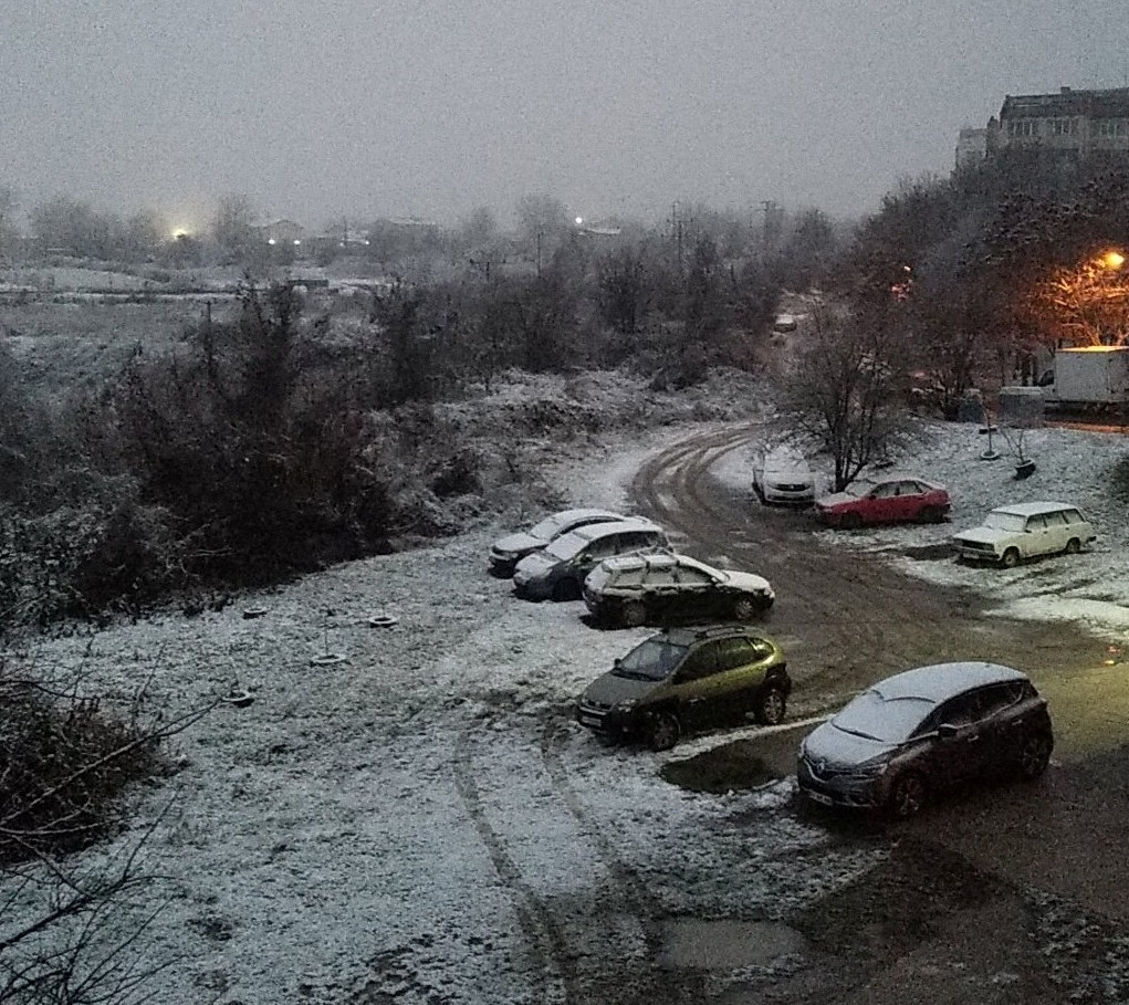 Нелсен Чистота посрещна първия сняг в Русе с техника на терен