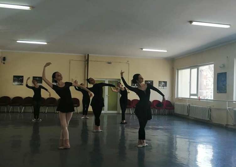 Teachers for SwanZ  отбелязва една година подкрепа за професионалното образование по танци