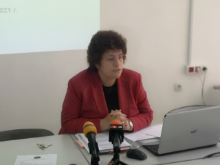 Според Росица Георгиева твърденията на областният управител не кореспондират с фактите и обективното състояние на професионалното образование.
