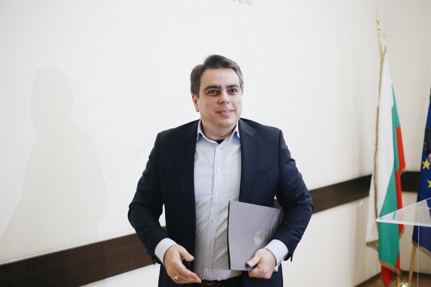 Проектобюджетът за 2022 г. ще бъде публикуван за обсъждане, обеща Асен Василев