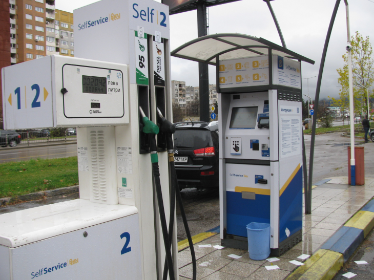 Малките бензиностанции очакват покачване на цените ако не се облекчи бизнесът
