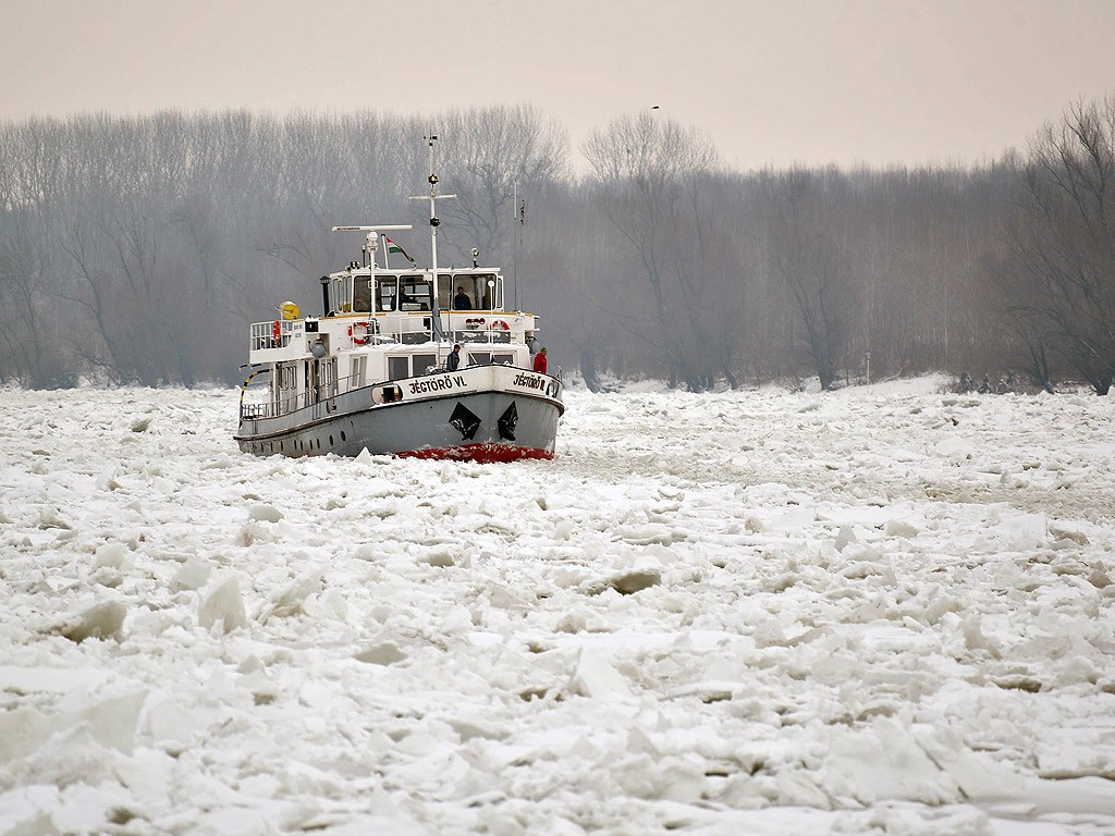 България иска да купи ледоразбивач за река Дунав с европейски пари