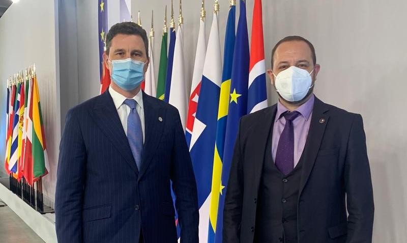 Министър Сандов обсъди замърсяването на въздуха над Русе на двустранна среща с румънския си колега Барна Танчок