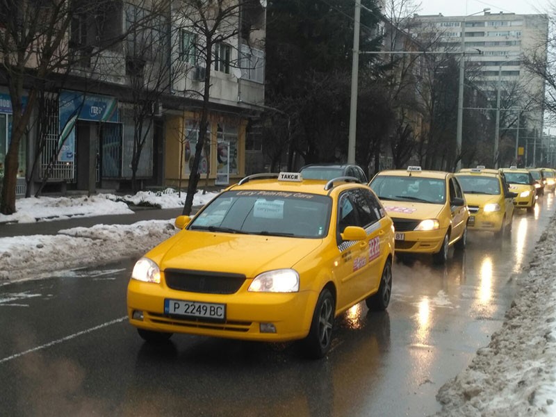 Общинският съвет прие облекчение при заплащане на годишния данък за таксиметровия превоз