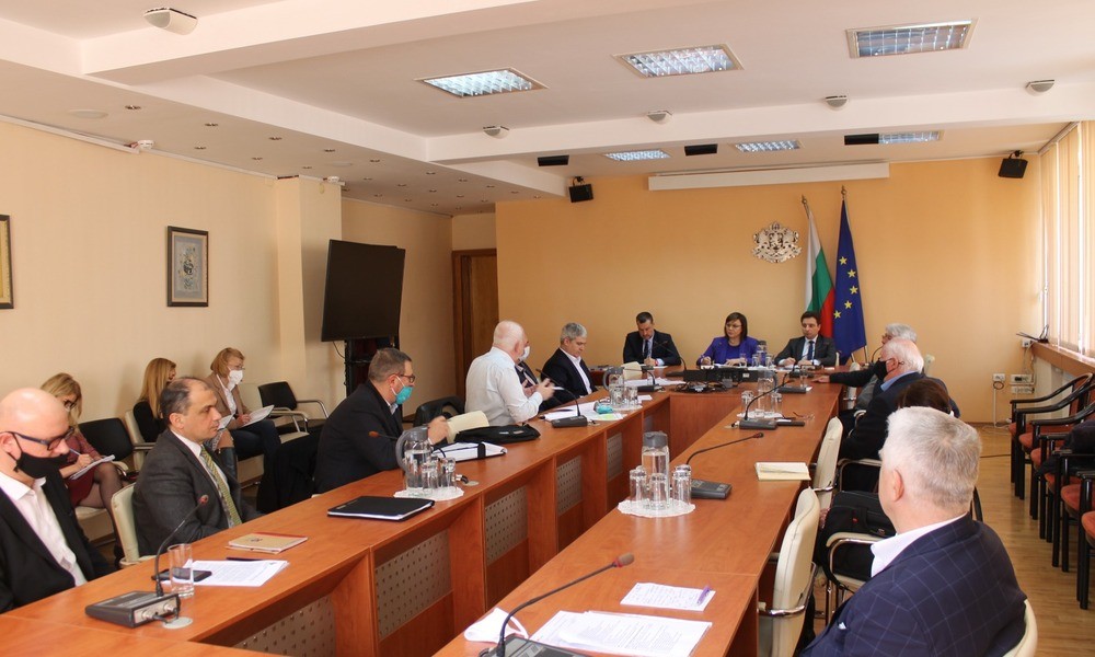 Министър Нинова и КНСБ се разбраха да работят заедно в 10 отраслови съвета