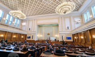 След четири дни дебати парламентът прие бюджета на държавата за 2022 г. 