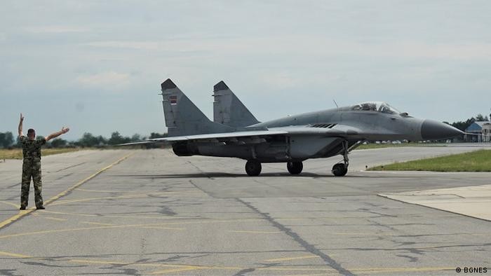 Вариант: Българската бойна авиация да бъде прехвърлена на Украйна