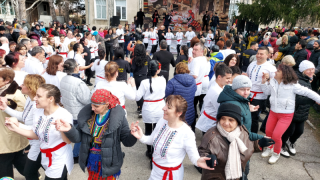600 участници от Северна България пресъздадоха с танци и песни българската фолклорна традиция