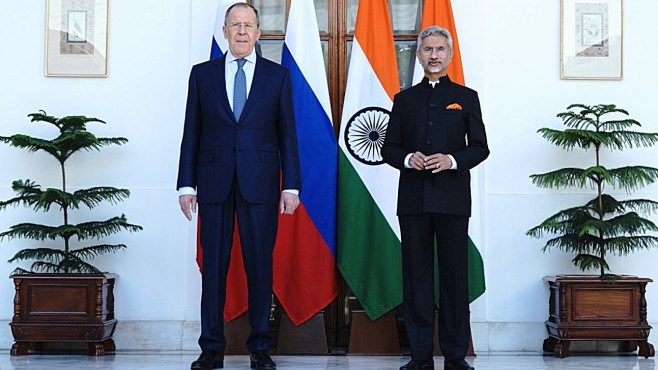 Индия разстла червения килим за Русия

