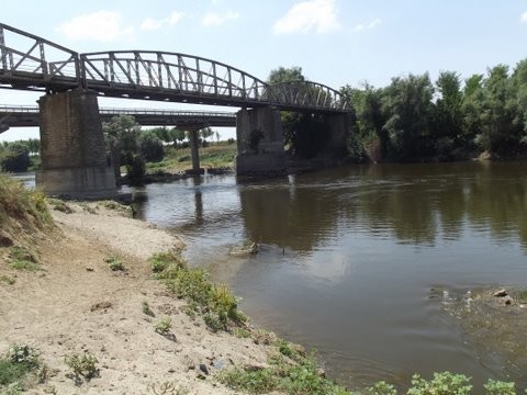 Полицаи от РУ-Бяла спасиха живота на момиче, опитало да скочи от моста над р. Янтра в района на с. Ценово 