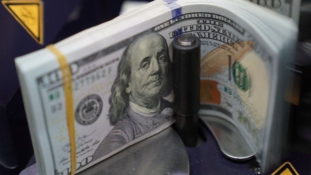 Доларът трябва да свали короната си в името на глобалната икономика
