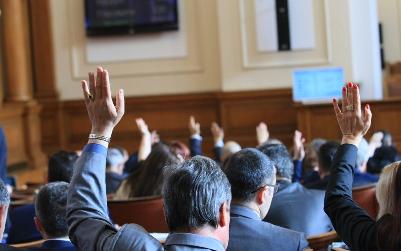  Парламентът даде мандат на МС за оказване на военно-техническа помощ на Украйна