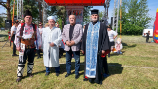 Българи, турци, татари, помаци и роми  отбелязаха заедно празника  с много песни, танци и кулинарна изложба