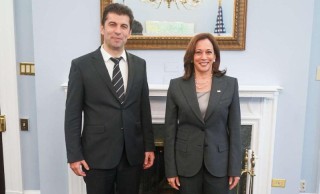 Премиерът Кирил Петков се срещна с вицепрезидента на САЩ Камала Харис 