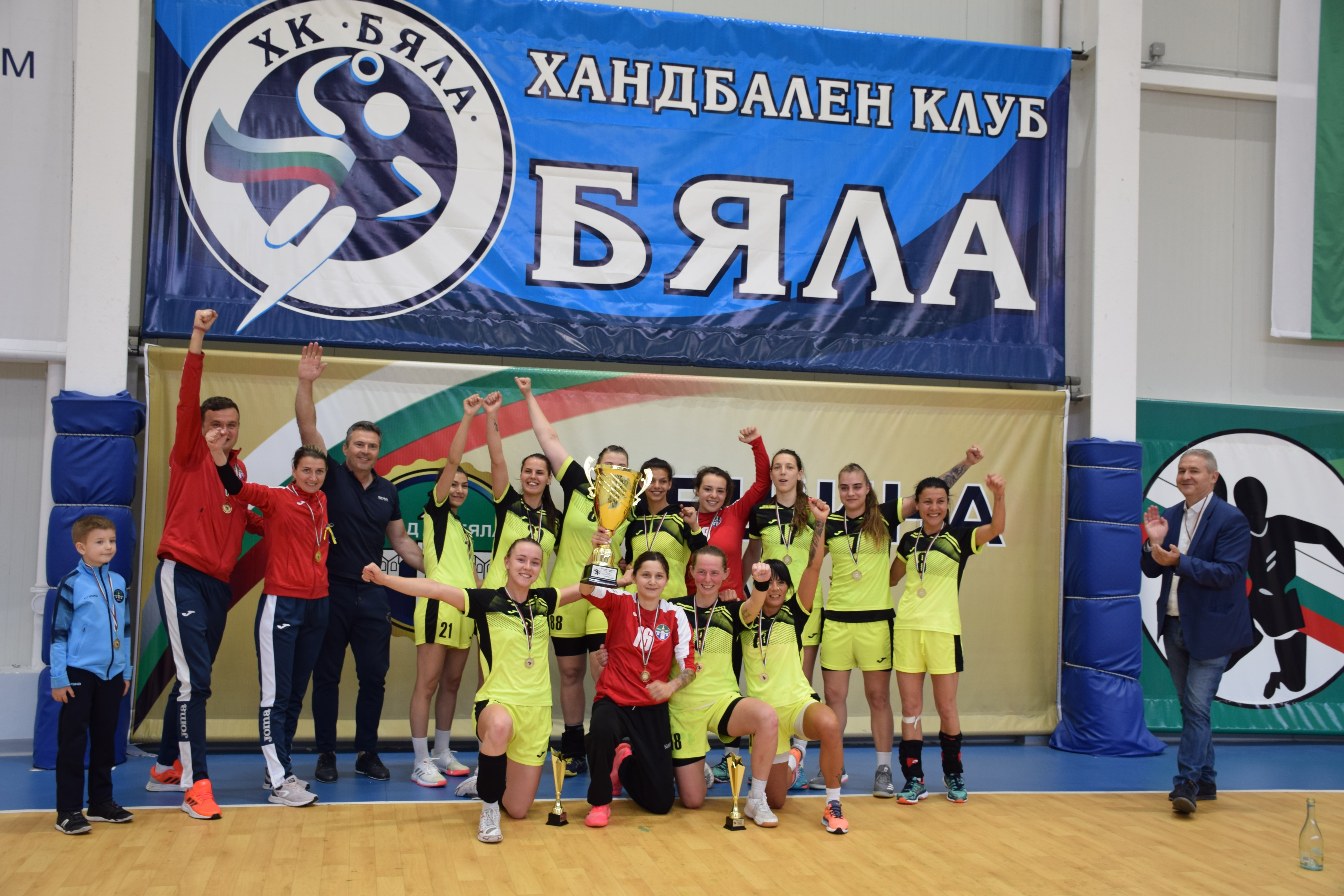 Бяла е новият шампион на България по хандбал при жените след надмощие над Свиленград
