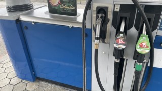  Пренастройват колонките за по-евтиния бензин
