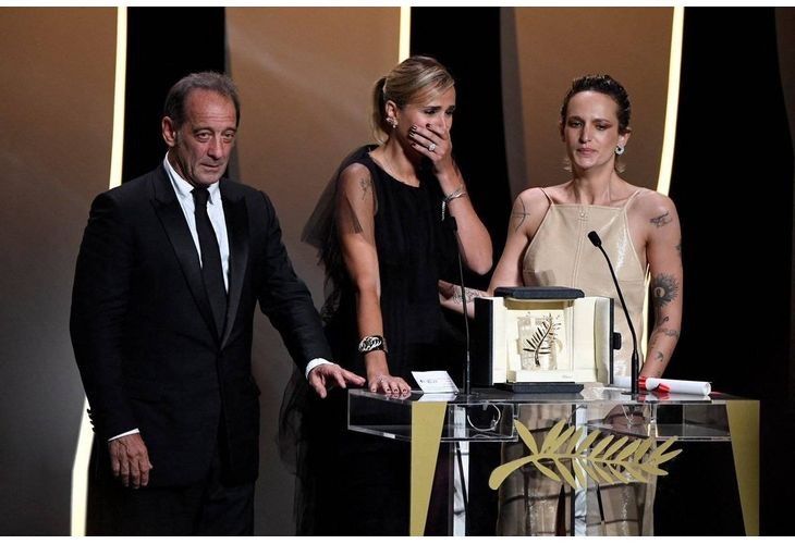 Филмът ,,Триъгълник на тъгата,, на шведския режисьор Рубен Остлунд спечели голямата награда ,,Златна палма,,