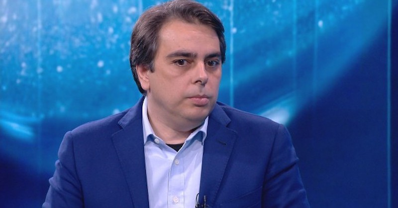 Асен Василев: Не очаквах Трифонов да хвърли държавата под автобуса

