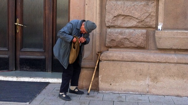 Евростат: 37 % от българите едва се справят с оцеляването