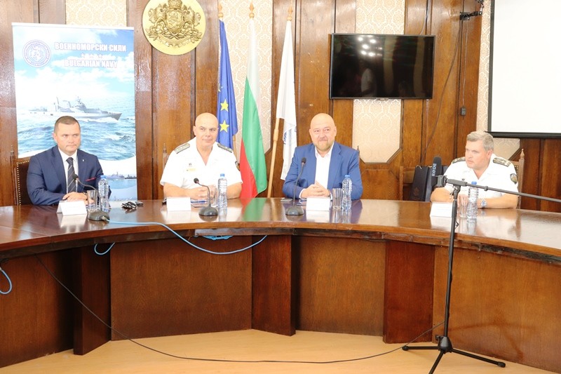 Трима военнослужещи от ВМС бяха наградени от областния управител и от кмета на Русе 