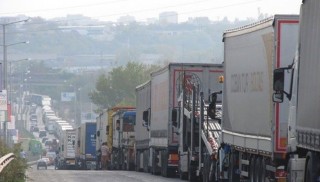 Опашката от камиони достига до 20 км в посока Румъния. 
