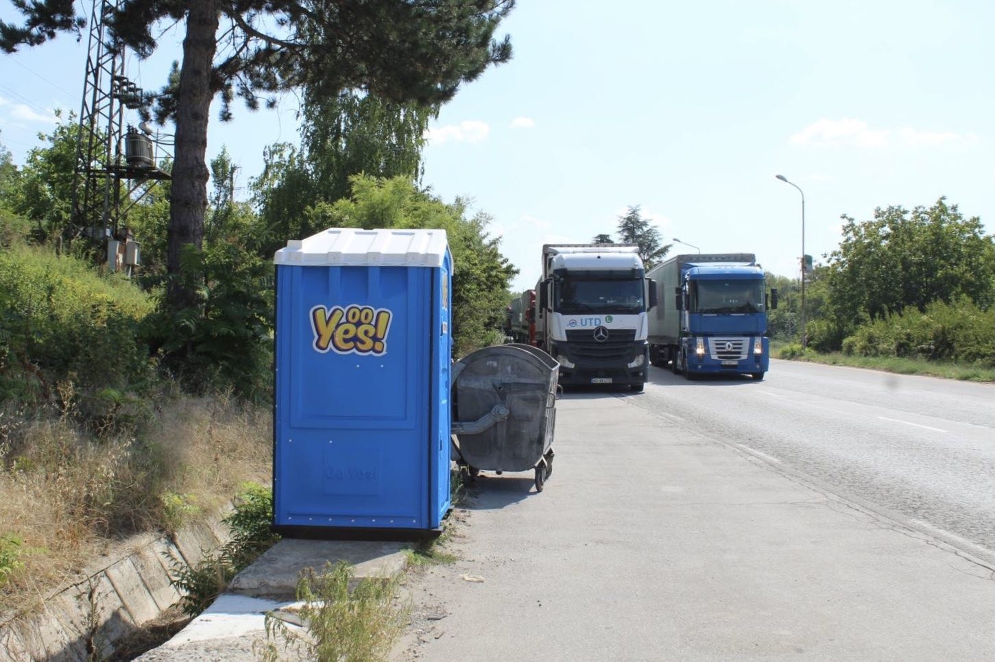 Химически тоалетни, контейнери и ново почистване организира Община Русе по бул. „България“