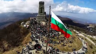 Очаква се вицепрезидентът Илияна Йотова днес да се изкачи на връх Шипка 